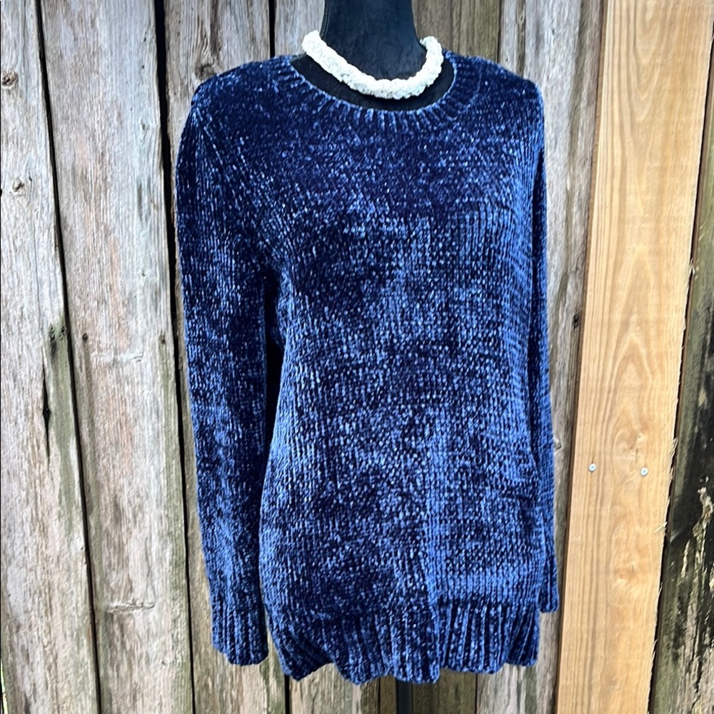 ORVIS very soft navy Blue Women's Sweater size medium.